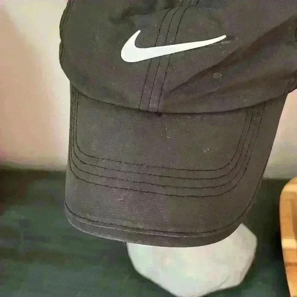 Women’s Nike Golf Black Hat OSFM - Picture 2 of 4